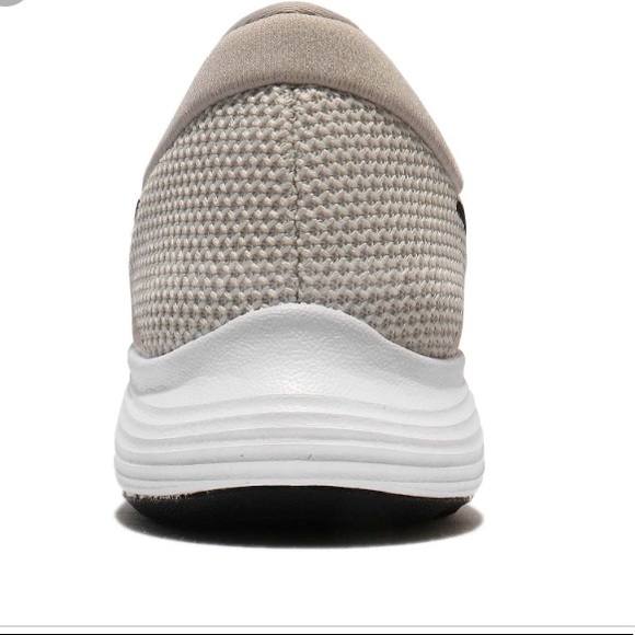 NWT Nike Revolution 4 - Picture 4 of 8